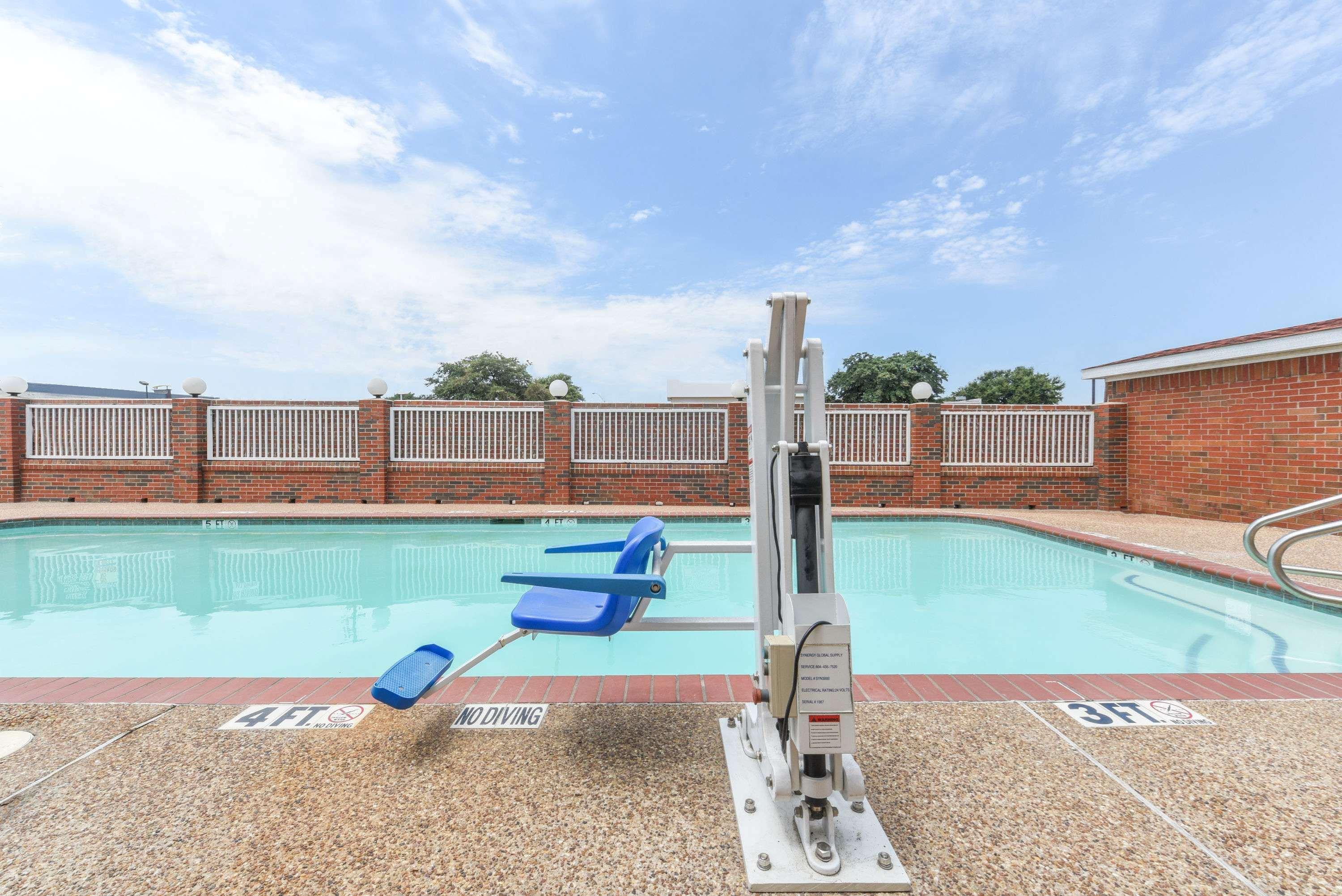 Super 8 By Wyndham Burleson Fort Worth Area Exterior photo